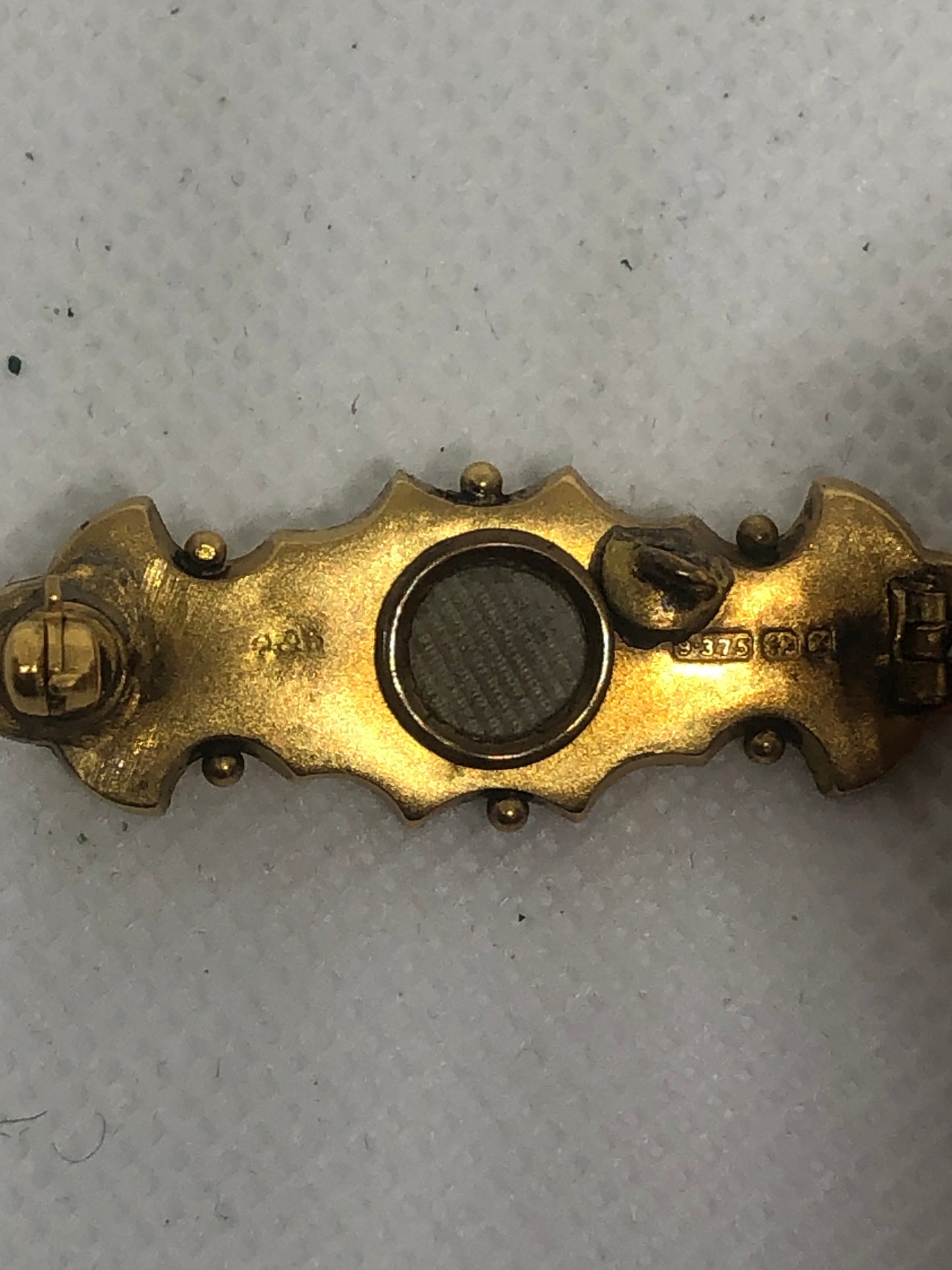 9 carat 375 gold Victorian pin