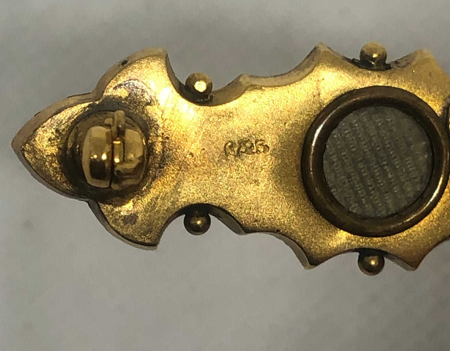 9 carat 375 gold Victorian pin